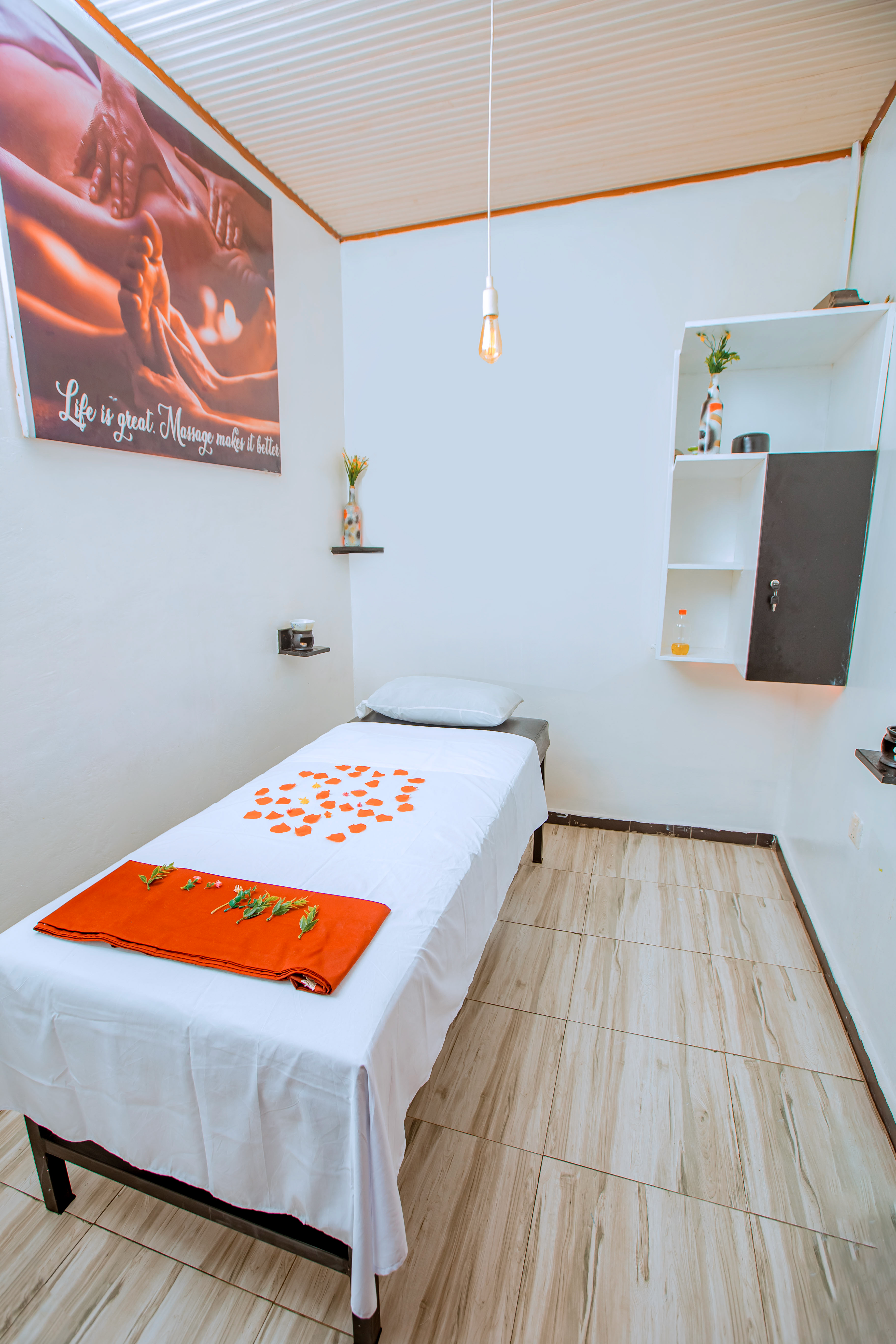 Heroes Sauna and Massage relaxation space